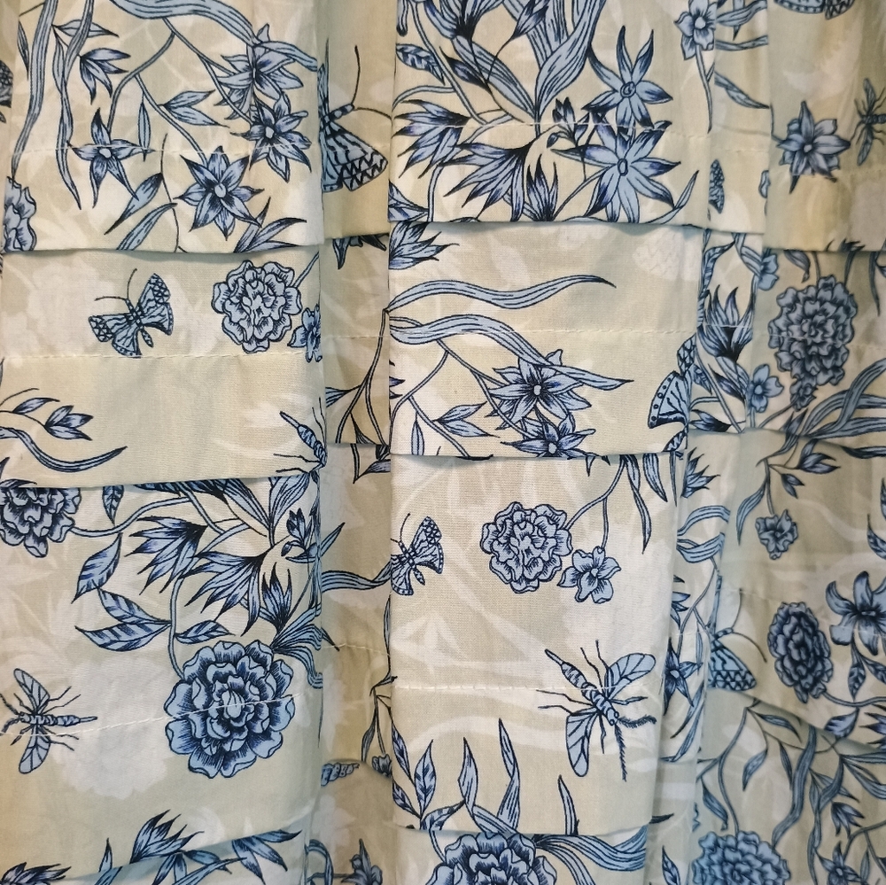 Hunter Bell Gardenia Jenkins Floral Blue and White Dress Puff sleeves - Picture 14 of 16